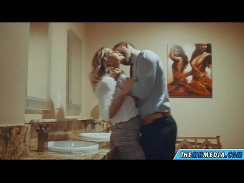 ❤️ Ko vas prsata blondinka zapelje na javnem stranišču ❤❌ Pravi pornič pri nas ❌️